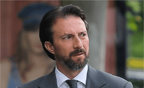 Erozija ustavnega sodišča in kriza ustavne substance: od pravne tehnokracije k mrtvi tehnokraciji